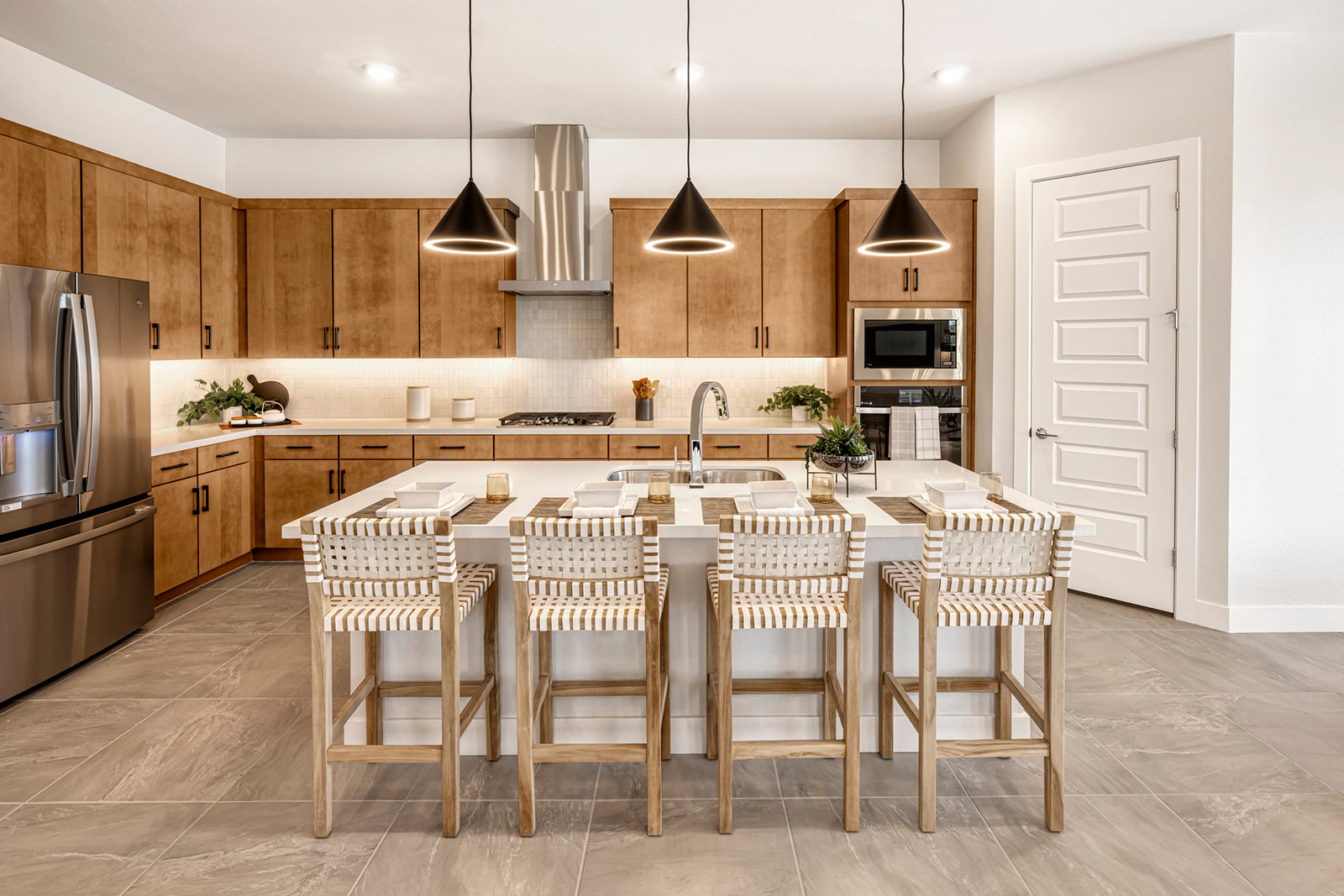 Waterston-Central-Model-Brambling-Granite-064-Kitchen